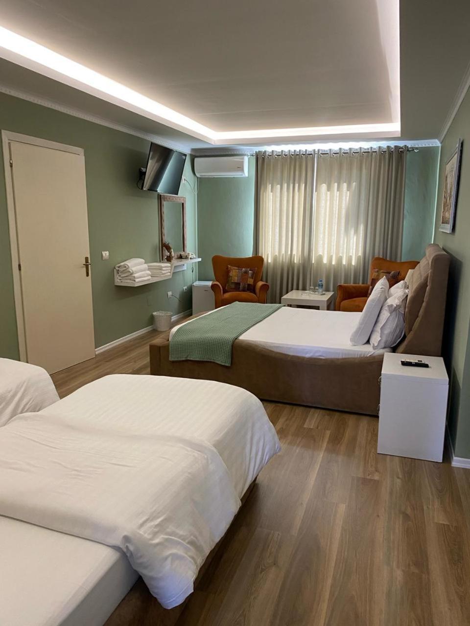 Park 1 Hotel *
