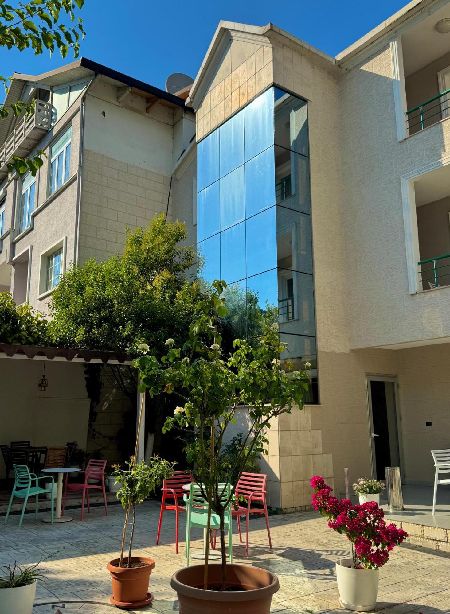 Park 1 Hotel *