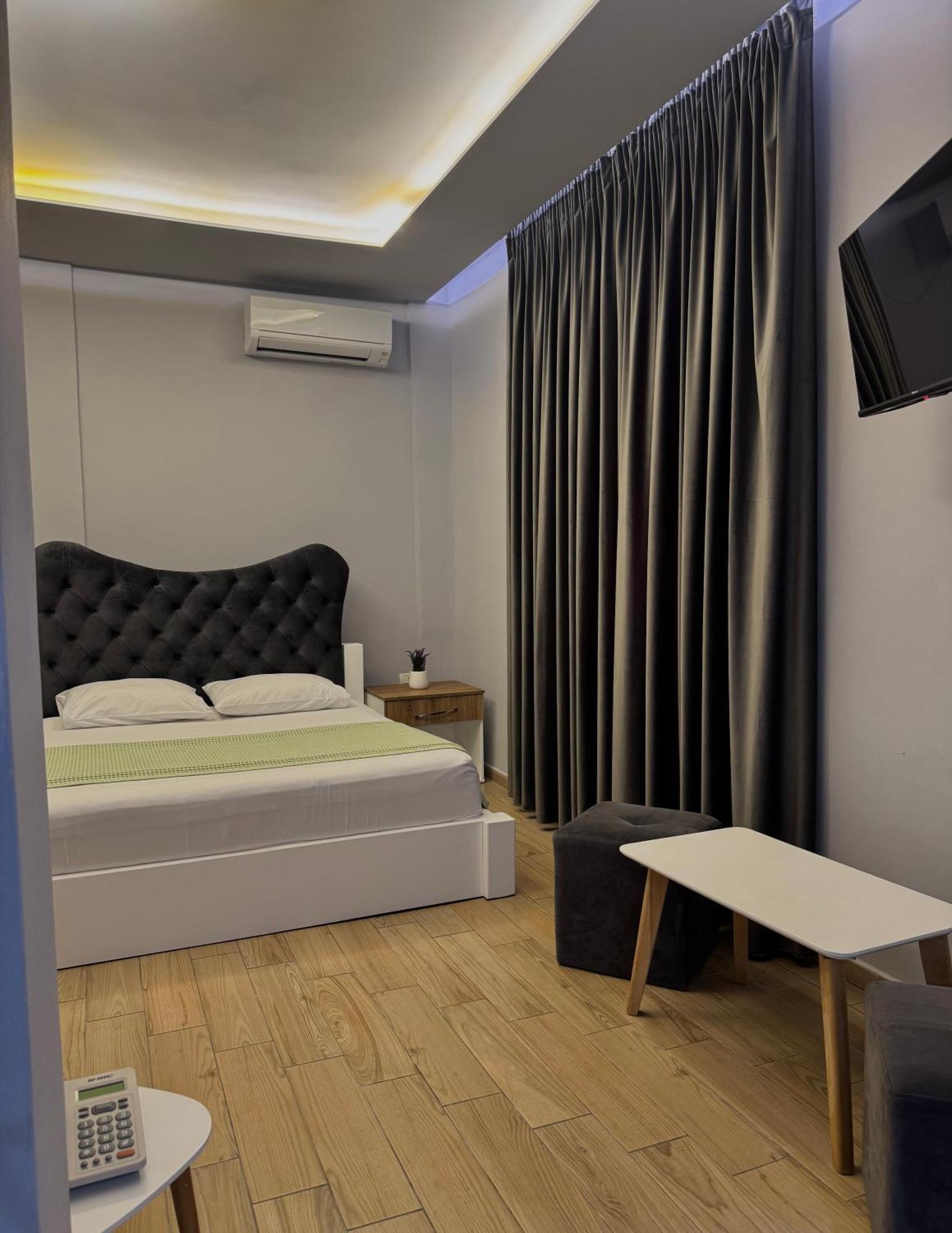Park 1 Hotel *